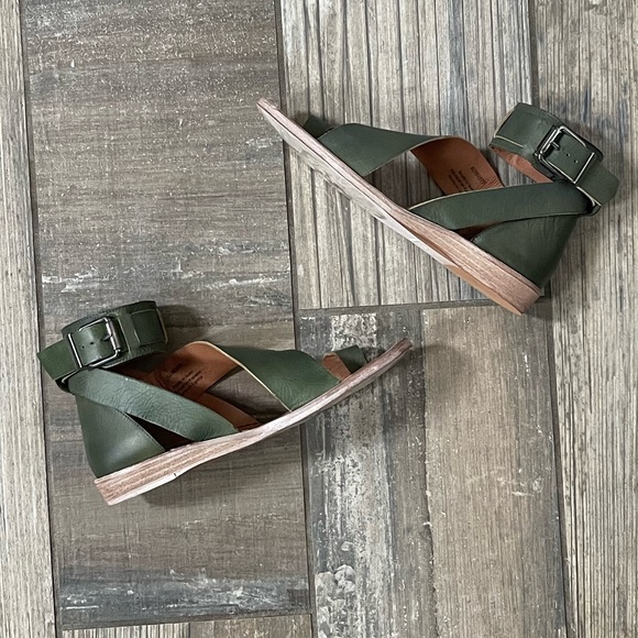 💖💖Free People Vale Bootie Sandals in khaki, green sz 10 - Picture 4 of 9